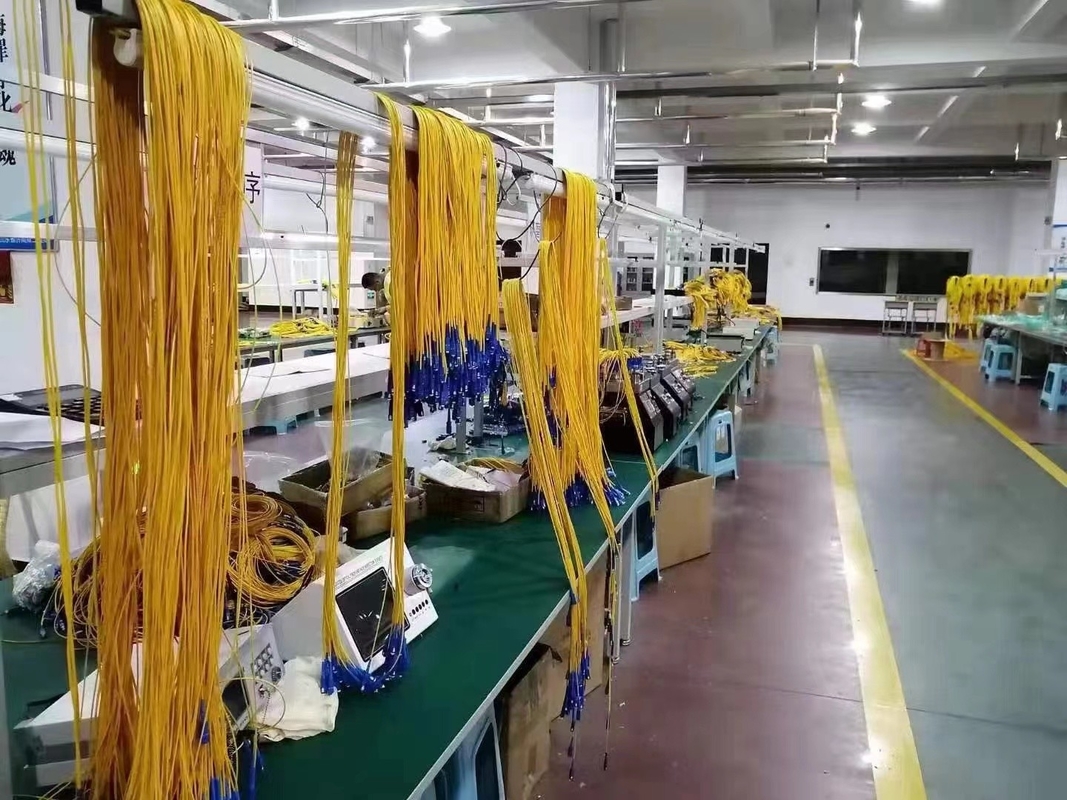 Yüksek Kaliteli Üretici Doğrudan Fiber Optik Yama Kablosu Arayüz Tipleri SC/LC, Uzunluk Aralığı 1,5m-30m LSZH