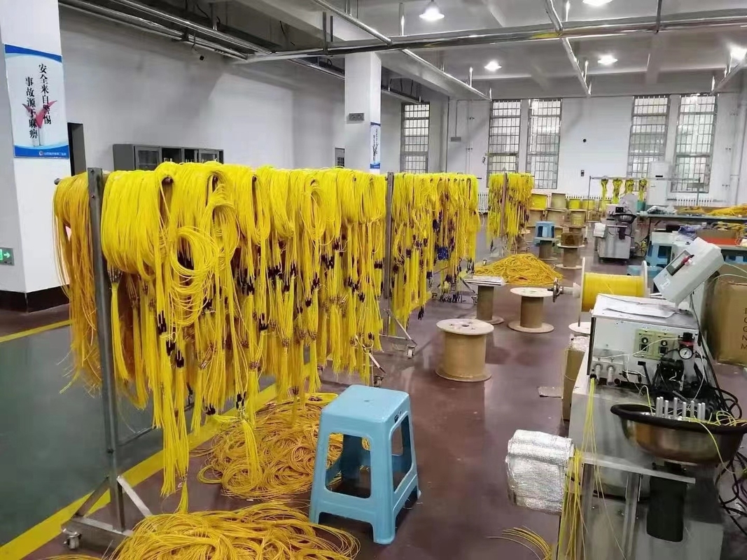 Yüksek Kaliteli Üretici Doğrudan Fiber Optik Yama Kablosu Arayüz Tipleri SC/LC, Uzunluk Aralığı 1,5m-30m LSZH